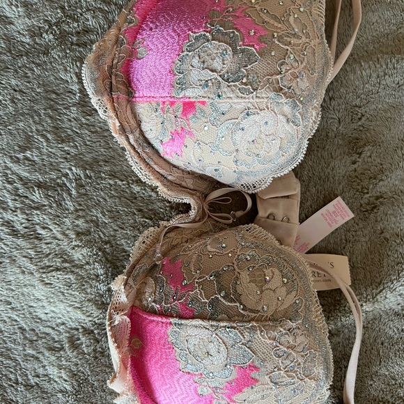 Victoria’s Secret very sexy bra - Picture 3 of 8